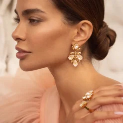 New Selene Earrings/Ivory Cream Delite Örhängen